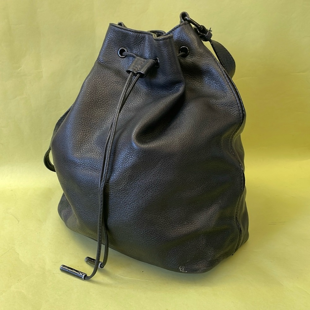 Vintage black Elliott Lucca pebbled leather bucket bag